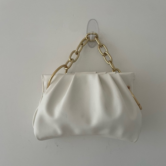 House Of Want 
•Purse CHILL Framed Clutch Vegan white
•Bag Big Chain Hinged - Picture 1 of 5
